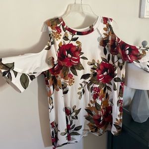 Women’s short sleeve shirt open shoulder